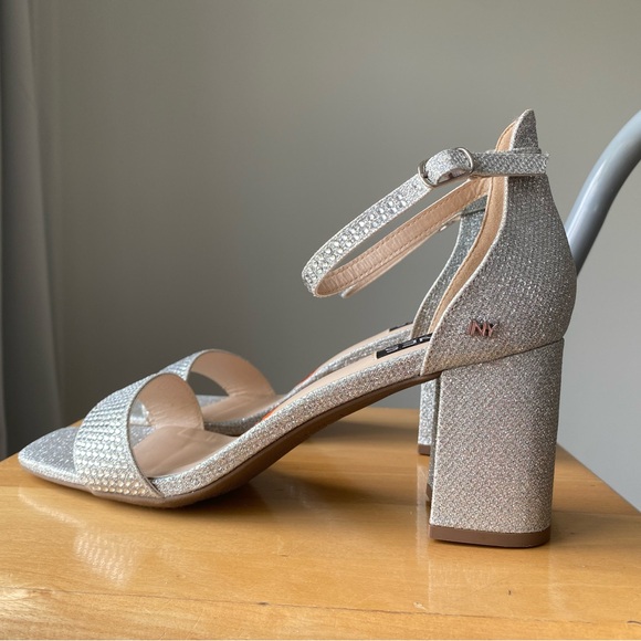 Jones New York rhinestone shoes SZ 9.5 - Picture 1 of 11